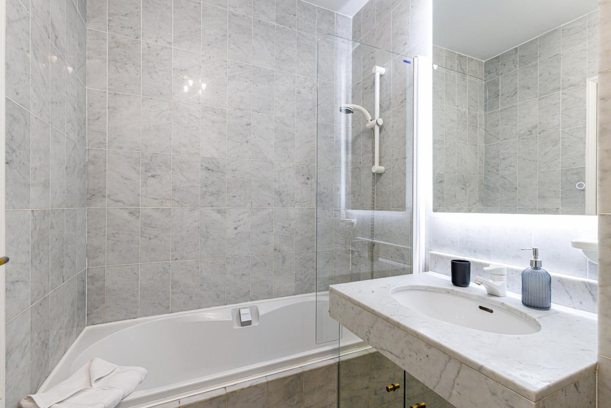 Le Victoria, Elegant T2 Au Bord Des Plages, Piscine, Sauna Menton Exterior photo
